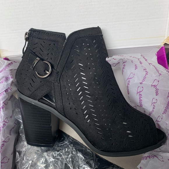 🎉Restocked 🎉 3 Colors laser open toe booties - Picture 9 of 11